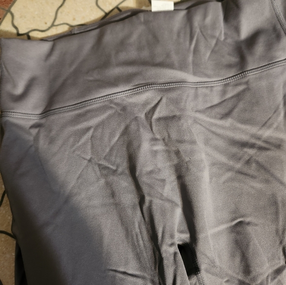 BNWT - Fabletics Leggings - M - Picture 2 of 4